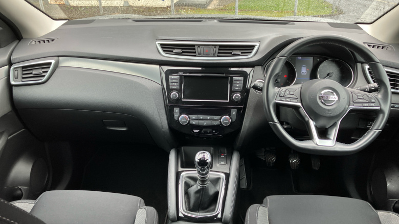 Nissan Qashqai 1.3 DiG-T 160 N-Connecta 5dr Petrol Hatchback